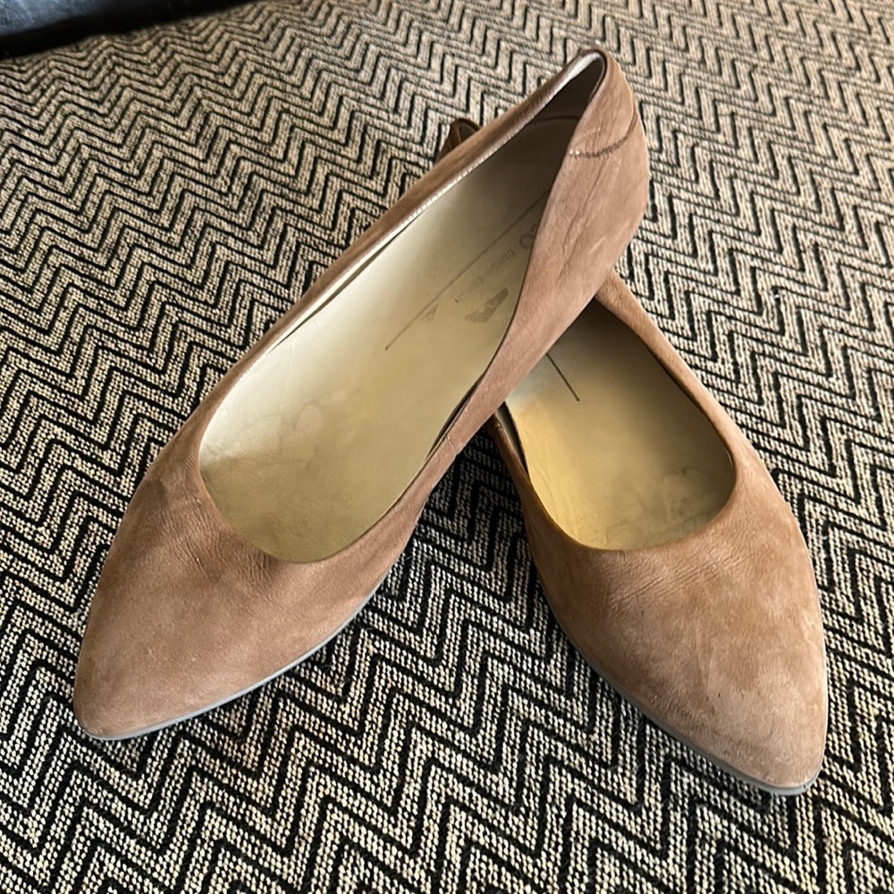 Ecco Women Sz 10/10.5 EU 41 Pointy Toe Nubuck Leather Slip On Flats Casual